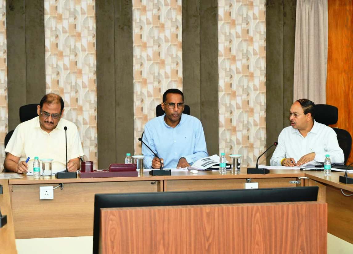 जेलों में बैरक, बाउंड्रीवॉल और वॉच टॉवर निर्माण पर हुई उच्चस्तरीय समीक्षा