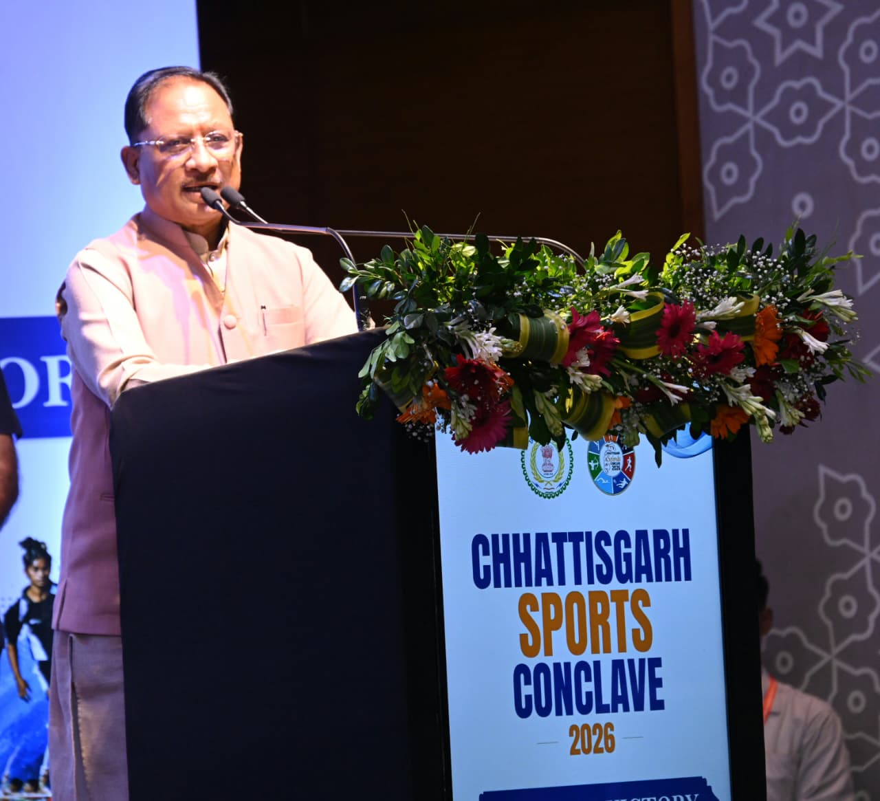 स्वर्ण, रजत और कांस्य विजेताओं को मुख्यमंत्री ने सौंपे प्रोत्साहन राशि के चेक