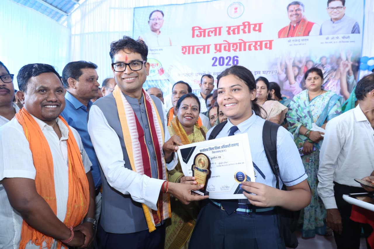 शाला प्रवेशोत्सव में 50 से अधिक मेधावी विद्यार्थियों का हुआ सम्मान