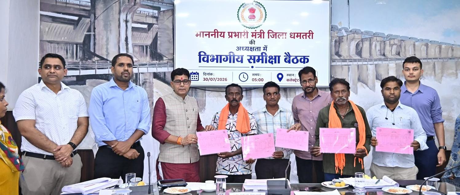 ग्रामीण स्वास्थ्य सेवाएं मजबूत करने और आयुष्मान का लाभ पहुंचाने पर जोर
