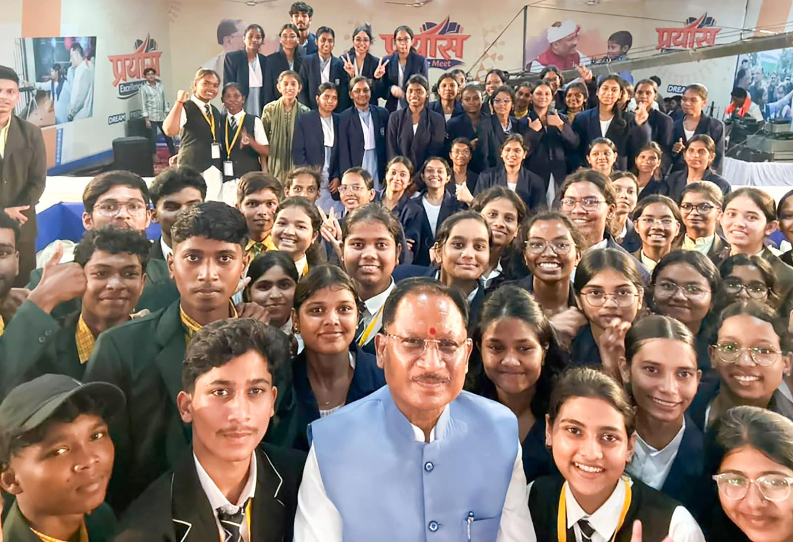 नीट विजेता विद्यार्थियों से मुख्यमंत्री विष्णुदेव साय का प्रेरक संवाद