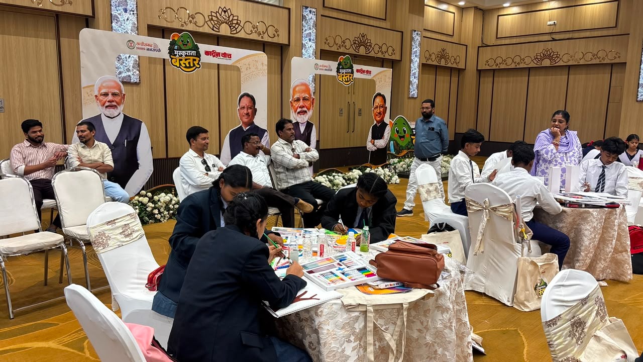 वरिष्ठ कार्टूनिस्टों ने विद्यार्थियों को सिखाई प्रोफेशनल कार्टूनिंग तकनीक