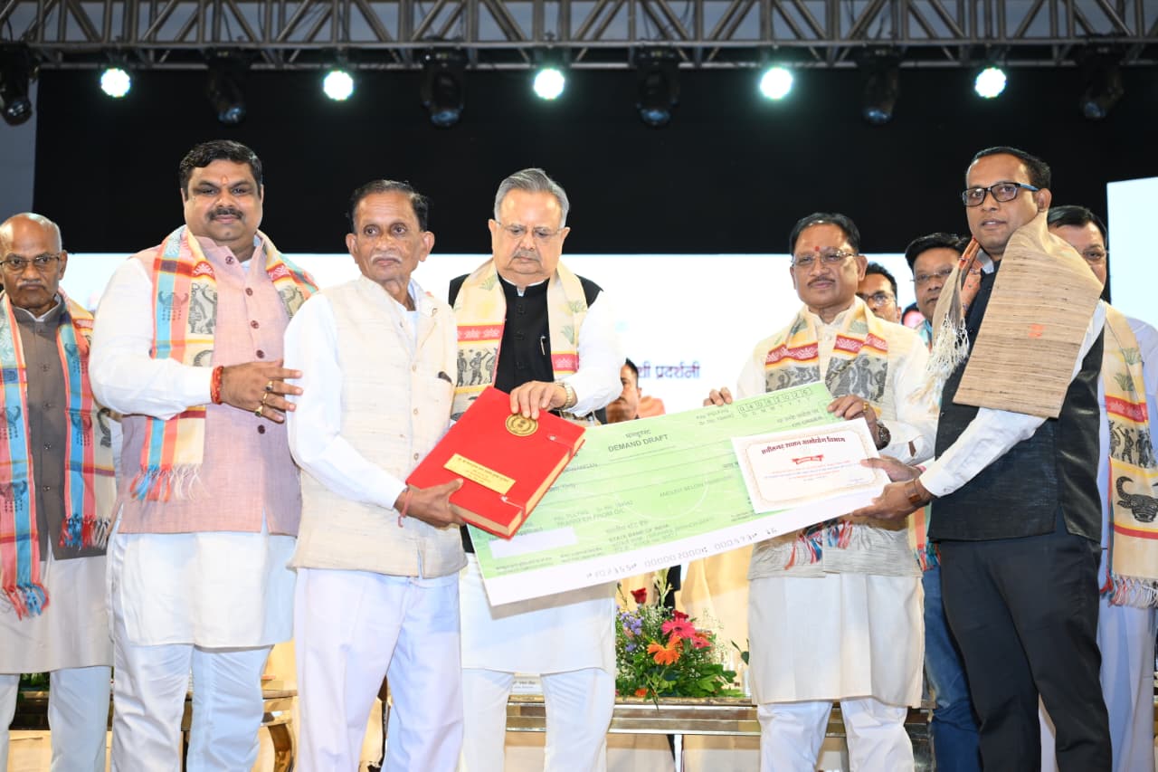 बदलते बस्तर की तस्वीर, आत्मसमर्पित महिलाओं ने फैशन शो में किया रैंप वॉक