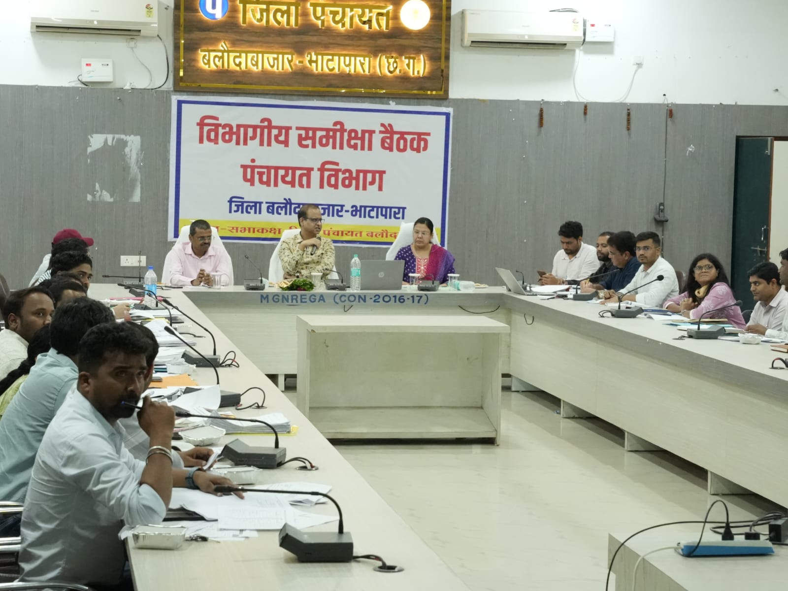 PM आवास से ग्रामीणों के जीवन में आया बदलाव, आयुक्त ने हितग्राहियों से लिया फीडबैक