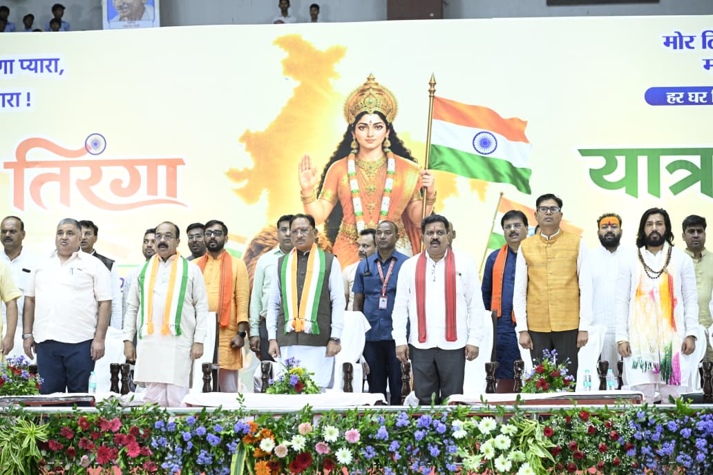 हजारों हाथों में तिरंगा, भारत माता के जयघोष से गूंजा रायपुर