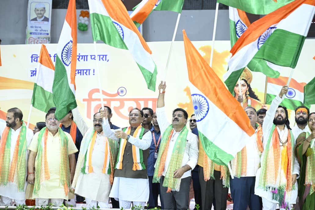 हजारों हाथों में तिरंगा, भारत माता के जयघोष से गूंजा रायपुर