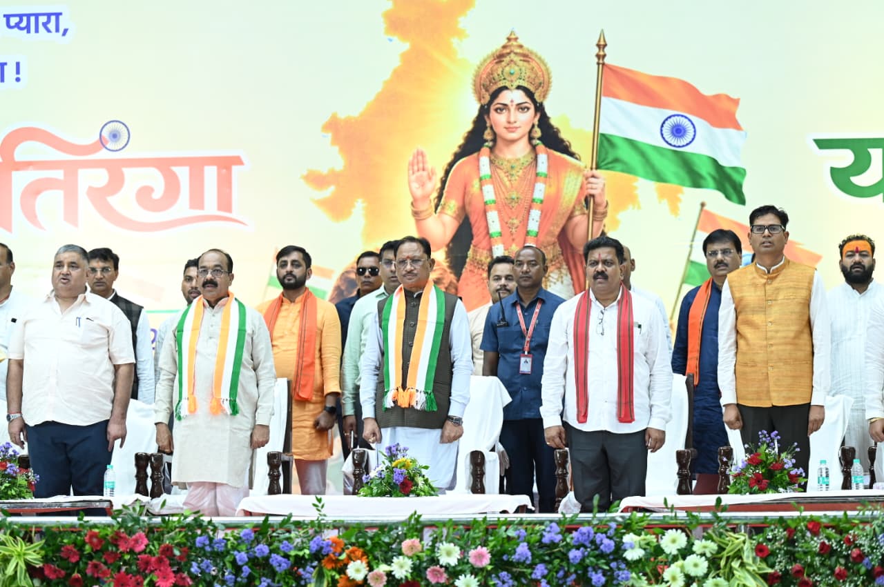 पुष्पवर्षा और जयघोष से हुआ तिरंगा यात्रा का स्वागत, राष्ट्रभक्ति से ओतप्रोत हुआ रायपुर