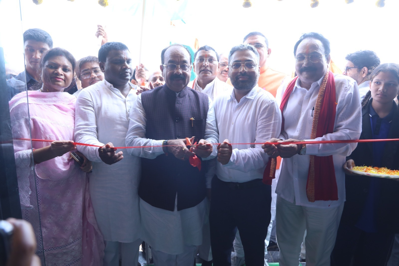 मिनी स्टेडियम में फुटबॉल, क्रिकेट, बास्केटबॉल और रनिंग ट्रैक की सुविधा
