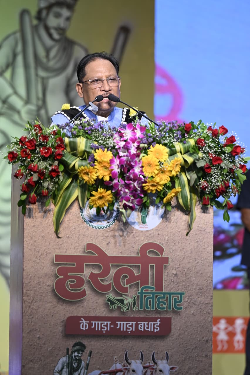 लोकधुनों पर कलाकारों के साथ झूमे मुख्यमंत्री साय, हरेली के उल्लास में दिखा छत्तीसगढ़ी रंग