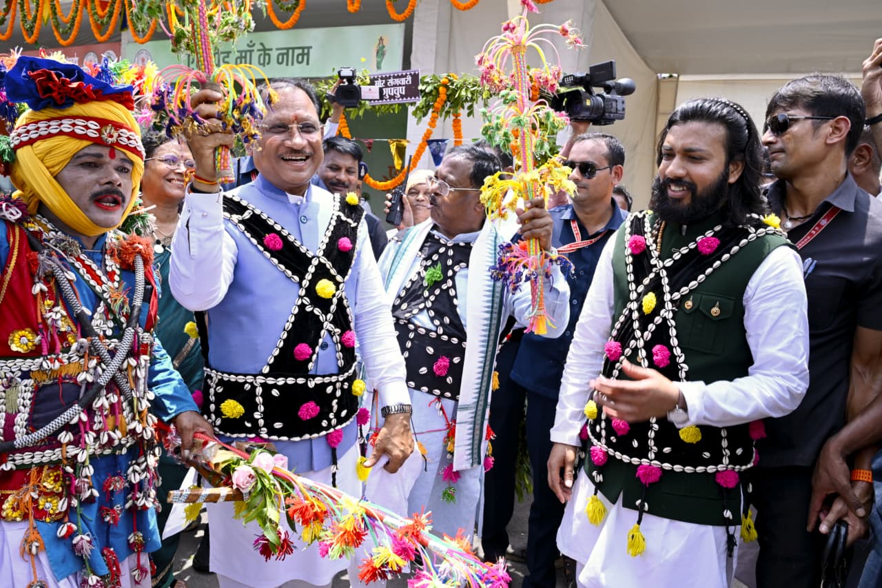 हरेली तिहार ने मुख्यमंत्री निवास में जीवंत की छत्तीसगढ़ की मिट्टी, संस्कृति और खेती की परंपरा