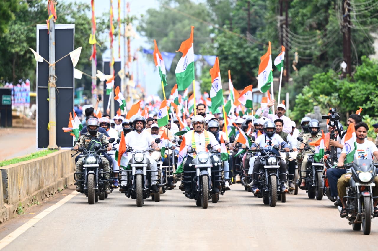 नारायणपुर से दंतेवाड़ा तक गूंजा राष्ट्रभक्ति का संदेश, तिरंगा यात्रा में उमड़ा उत्साह