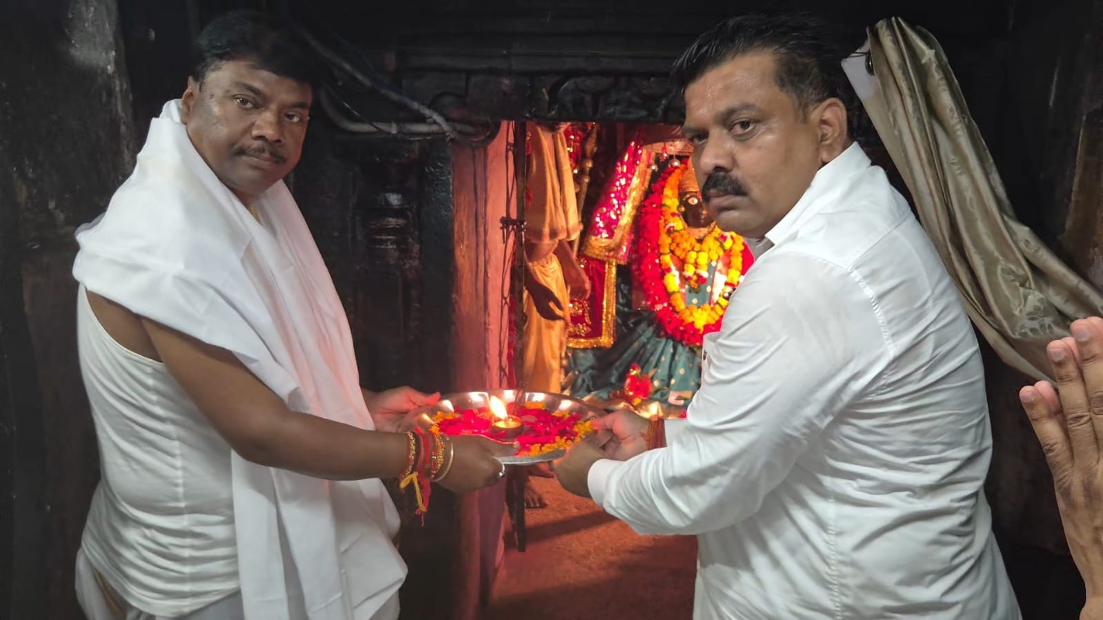211 वीर जवानों को उप मुख्यमंत्री विजय शर्मा ने किया नमन, दंतेवाड़ा में तिरंगा यात्रा का उत्साह