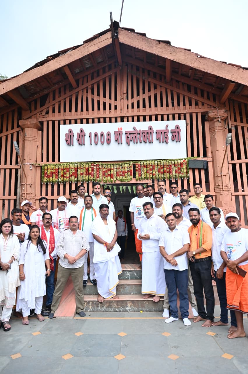 मां दंतेश्वरी की पूजा-अर्चना के बाद तिरंगा यात्रा के दूसरे चरण का शुभारंभ