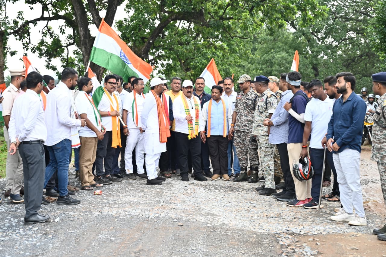 बस्तर में तिरंगा फहराने के लिए हुआ बड़ा संघर्ष, शहीदों को नमन कर बोले विजय शर्मा