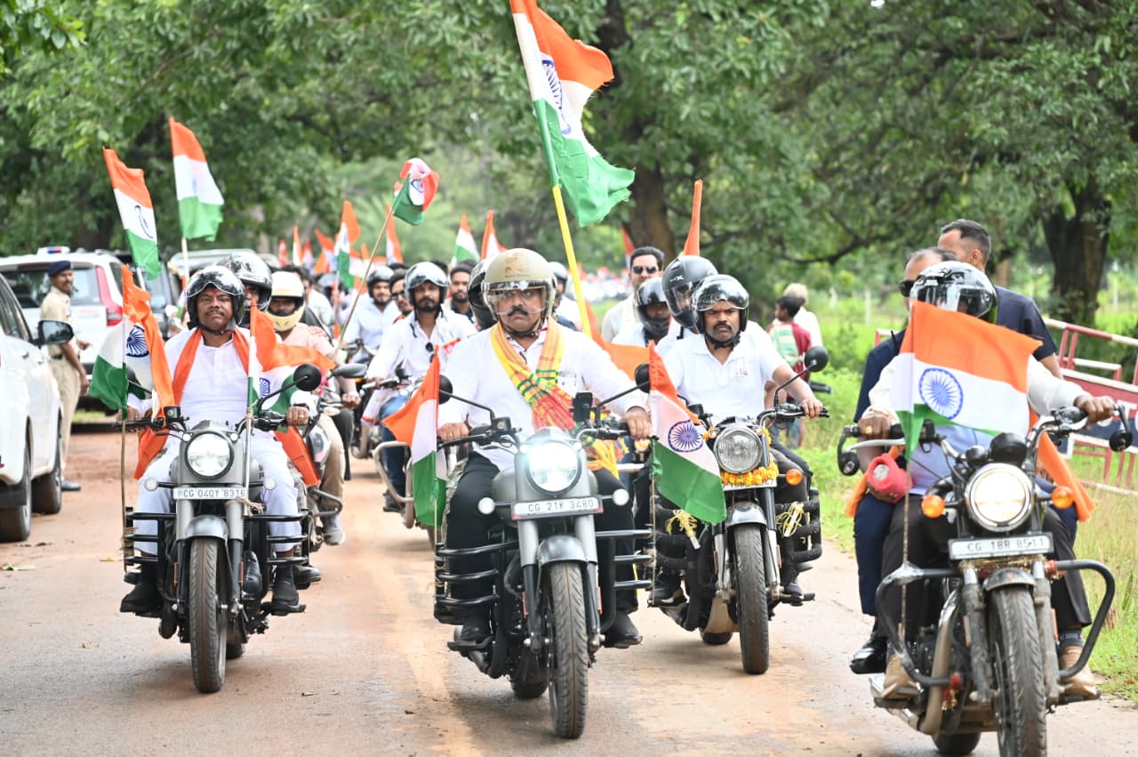 बस्तर में तिरंगा फहराने के लिए हुआ बड़ा संघर्ष, शहीदों को नमन कर बोले विजय शर्मा