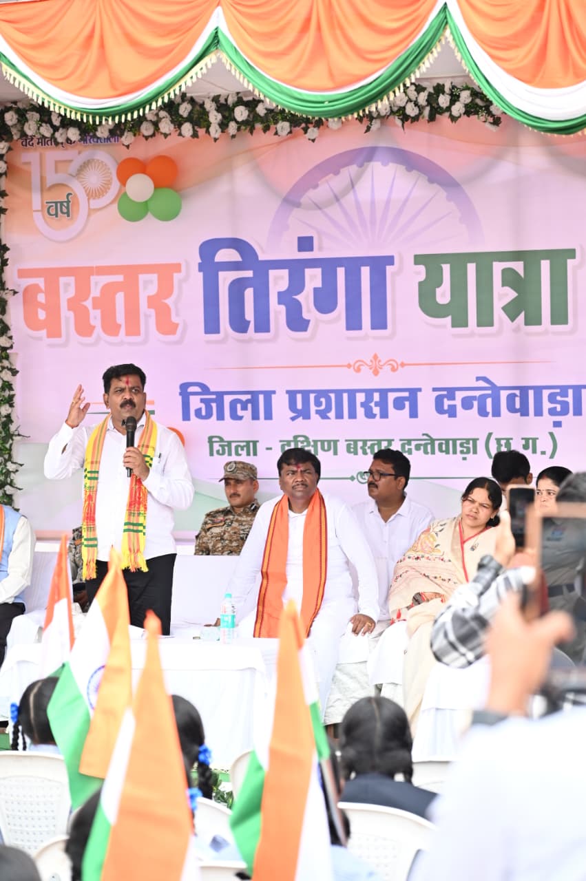 मां दंतेश्वरी की पूजा के बाद शुरू हुई बस्तर तिरंगा यात्रा, शहीद जवानों को किया नमन