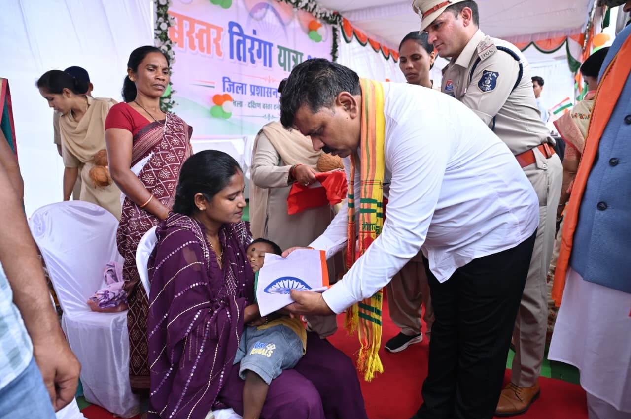 नक्सल प्रभावित बस्तर में बदली तस्वीर, तिरंगा यात्रा ने जगाया राष्ट्रगौरव का भाव