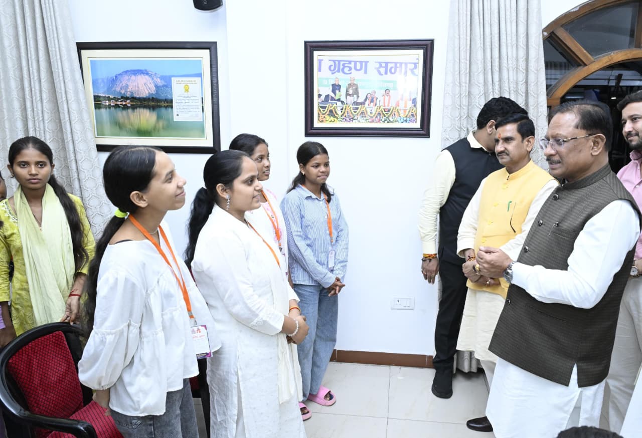 ग्रामीण प्रतिभाओं को अवसर देने सरकार प्रतिबद्ध, मुख्यमंत्री साय ने विद्यार्थियों का बढ़ाया हौसला