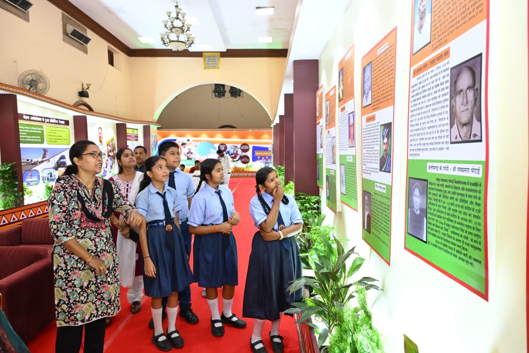 छत्तीसगढ़ के अमर सेनानियों के त्याग और बलिदान की कहानी बयां कर रही छायाचित्र प्रदर्शनी
