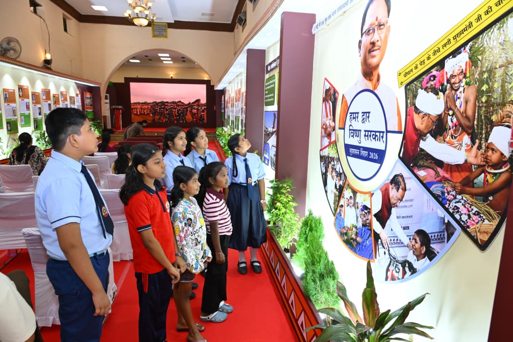 छत्तीसगढ़ के स्वतंत्रता सेनानियों की दुर्लभ तस्वीरों ने विद्यार्थियों को किया प्रेरित