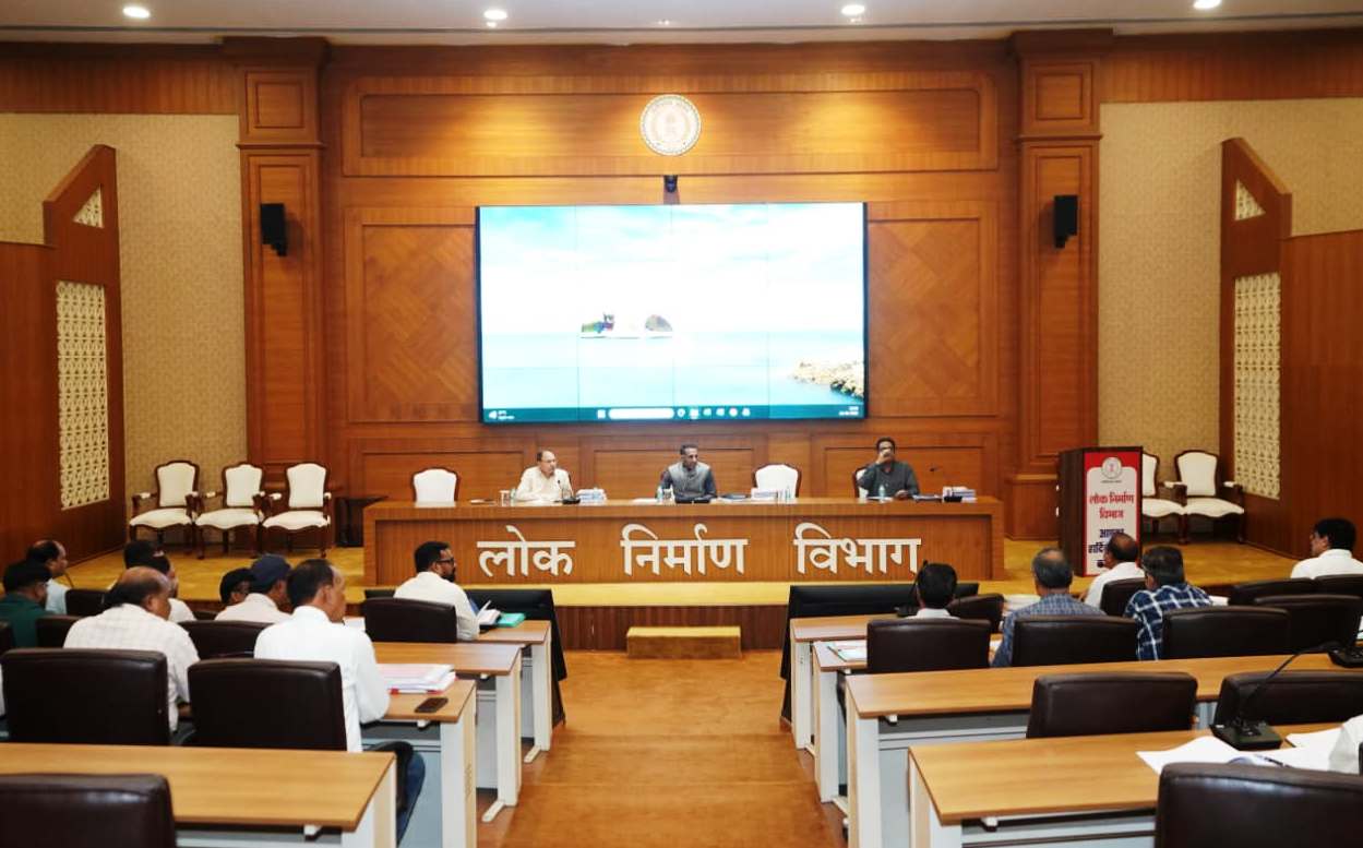 बस्तर में सड़क कनेक्टिविटी को मिलेगी रफ्तार, दिसंबर तक सड़क-पुल पूरे करने के निर्देश