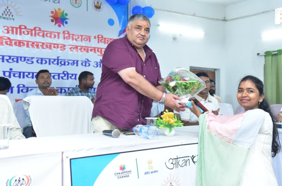 मछली पालन बनेगा ग्रामीणों की आय का नया जरिया, लखनपुर में हुआ बीज वितरण