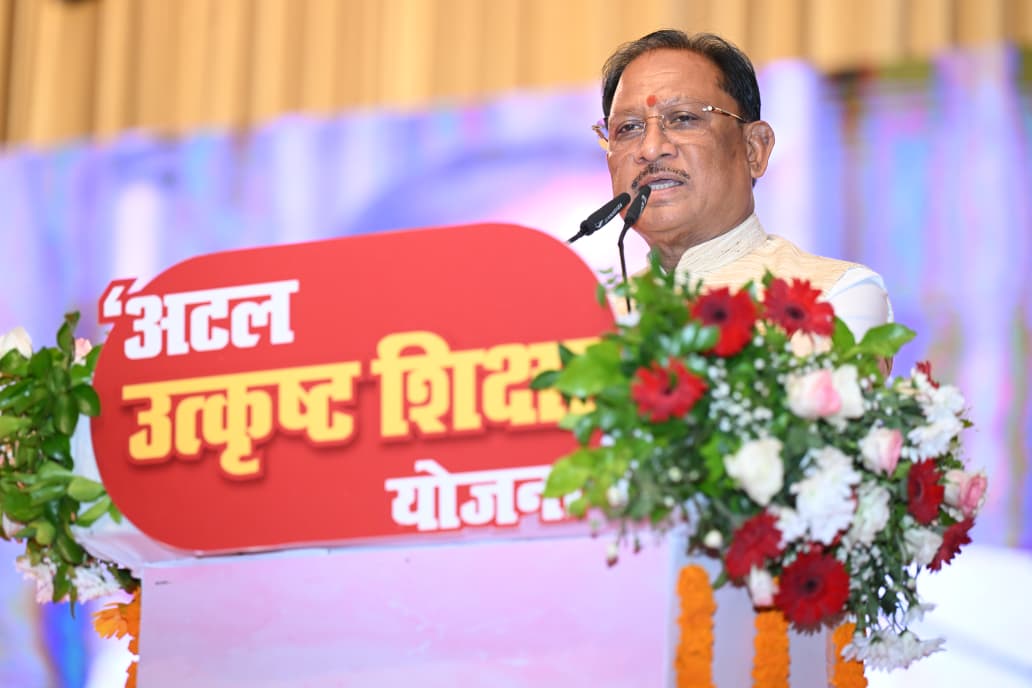 राजकुमार कॉलेज, डीपीएस और रुंगटा स्कूल में पढ़ रहे श्रमिकों के होनहार बच्चे
