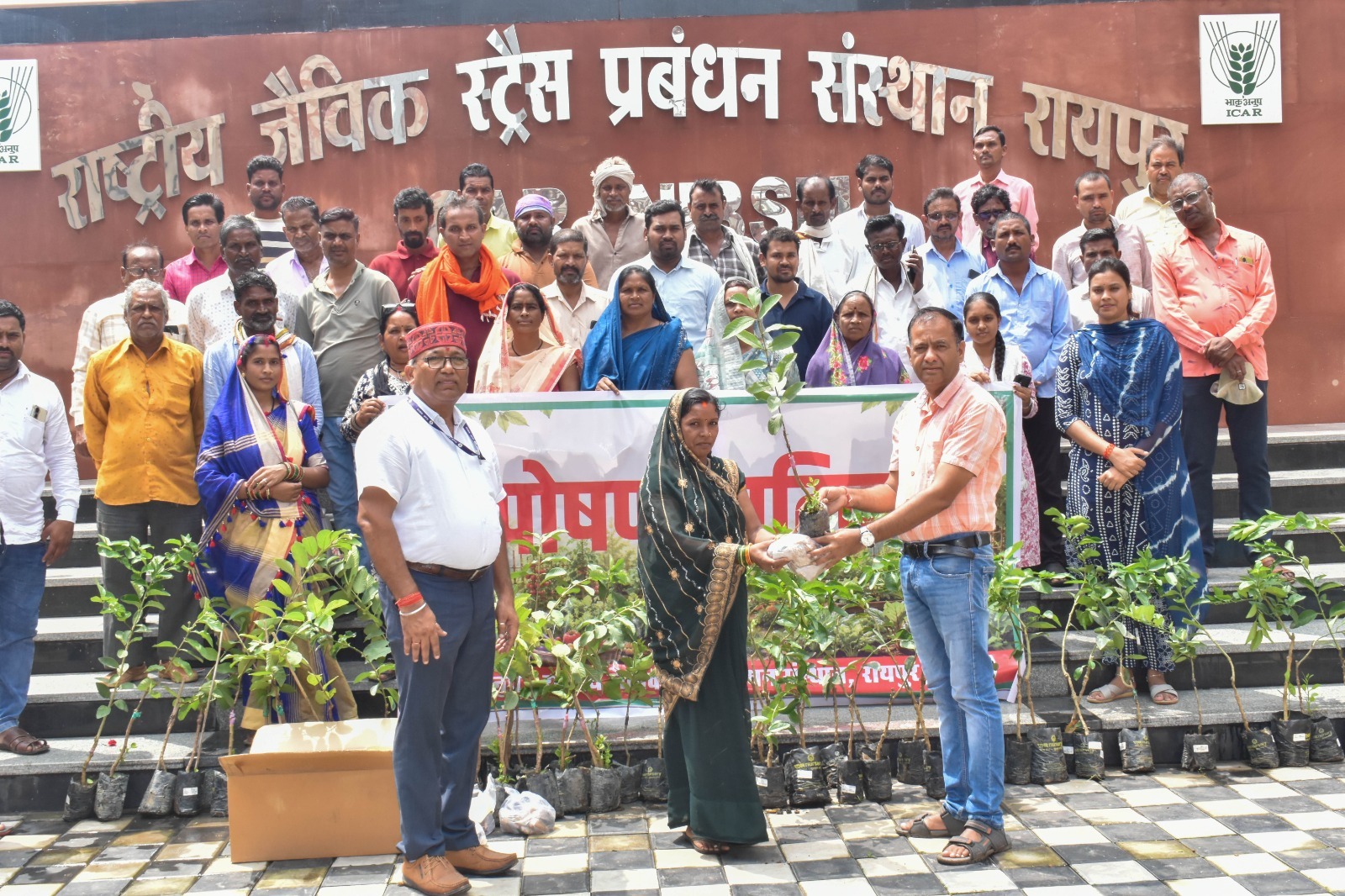आईसीएआर-एनआईबीएसएम ने किसानों को सिखाए पोषण वाटिका के गुर