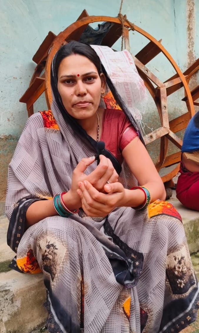 राखी से पहले खाते में पहुंचे 1000 रुपये, वर्षा राठौर ने जताई खुशी