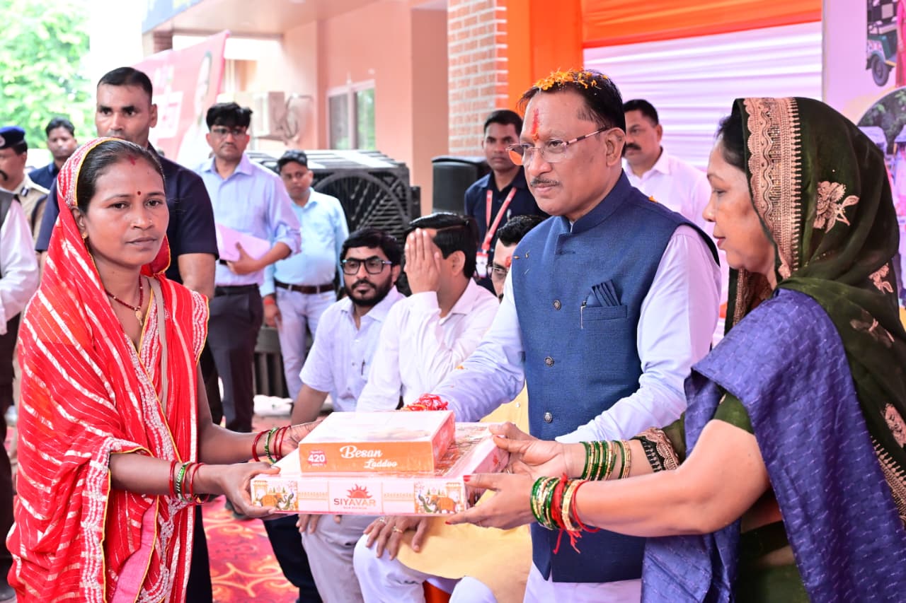 ई-रिक्शा के साथ रोजगार की नई राह, ‘विष्णु भैया’ ने बहनों को दिया स्वावलंबन का भरोसा