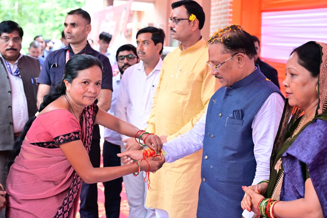 ई-रिक्शा के साथ रोजगार की नई राह, ‘विष्णु भैया’ ने बहनों को दिया स्वावलंबन का भरोसा