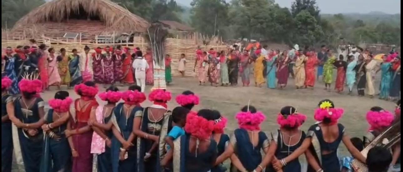 अबूझमाड़ में फिर गूंजे ‘चेलिक-मोटियारिन’ के लोकगीत, घोटुलों में लौटी रौनक