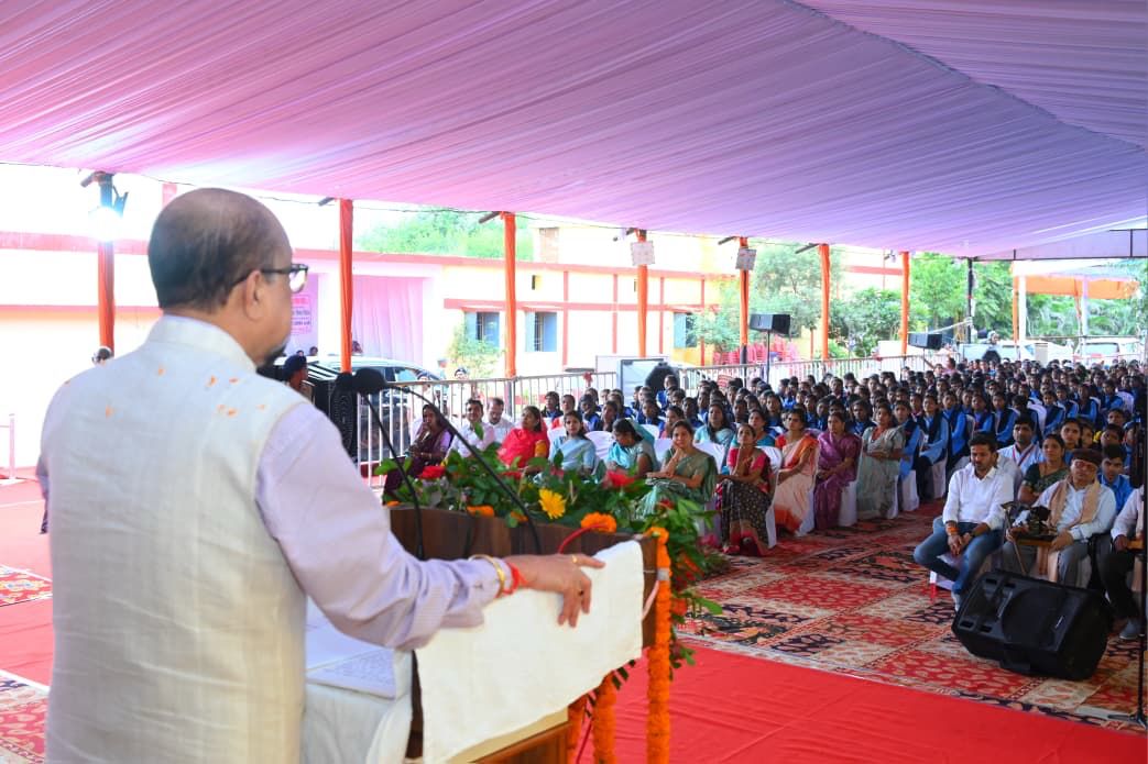 असफलताओं से न घबराएं, मेहनत जारी रखें : राजस्व मंत्री टंकराम वर्मा