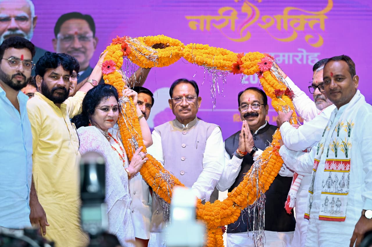 मुख्यमंत्री ने नारी शक्ति सम्मान समारोह में उत्कृष्ट महिलाओं को किया सम्मानित