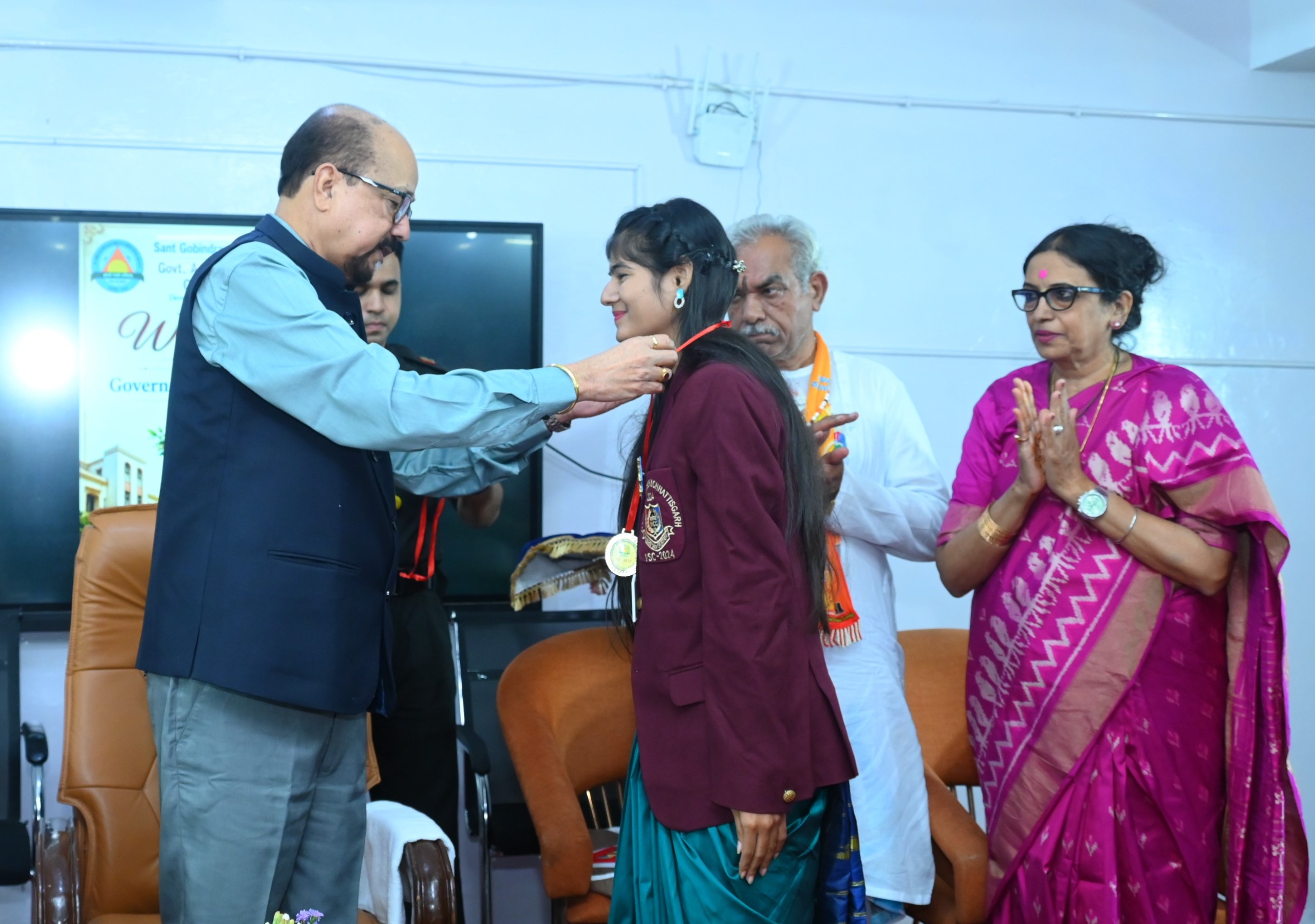 दीक्षारंभ कार्यक्रम में छात्राओं को मिला आत्मविश्वास और निरंतर सीखने का संदेश