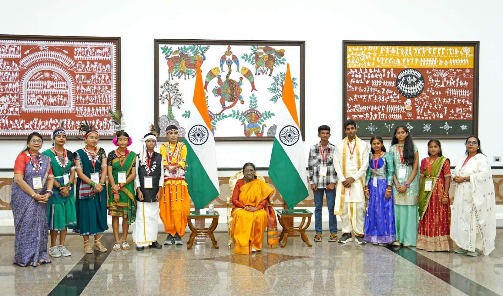 राष्ट्रपति भवन से लौटे विद्यार्थियों का मुख्यमंत्री ने बढ़ाया उत्साह, दी शुभकामनाएं