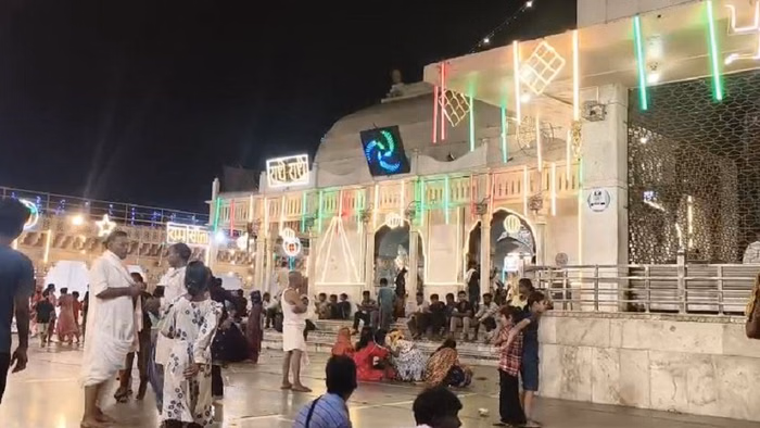 कृष्ण जन्माष्टमी पर मथुरा में उमड़ा श्रद्धालुओं का सैलाब, हर तरफ ‘राधे-राधे’