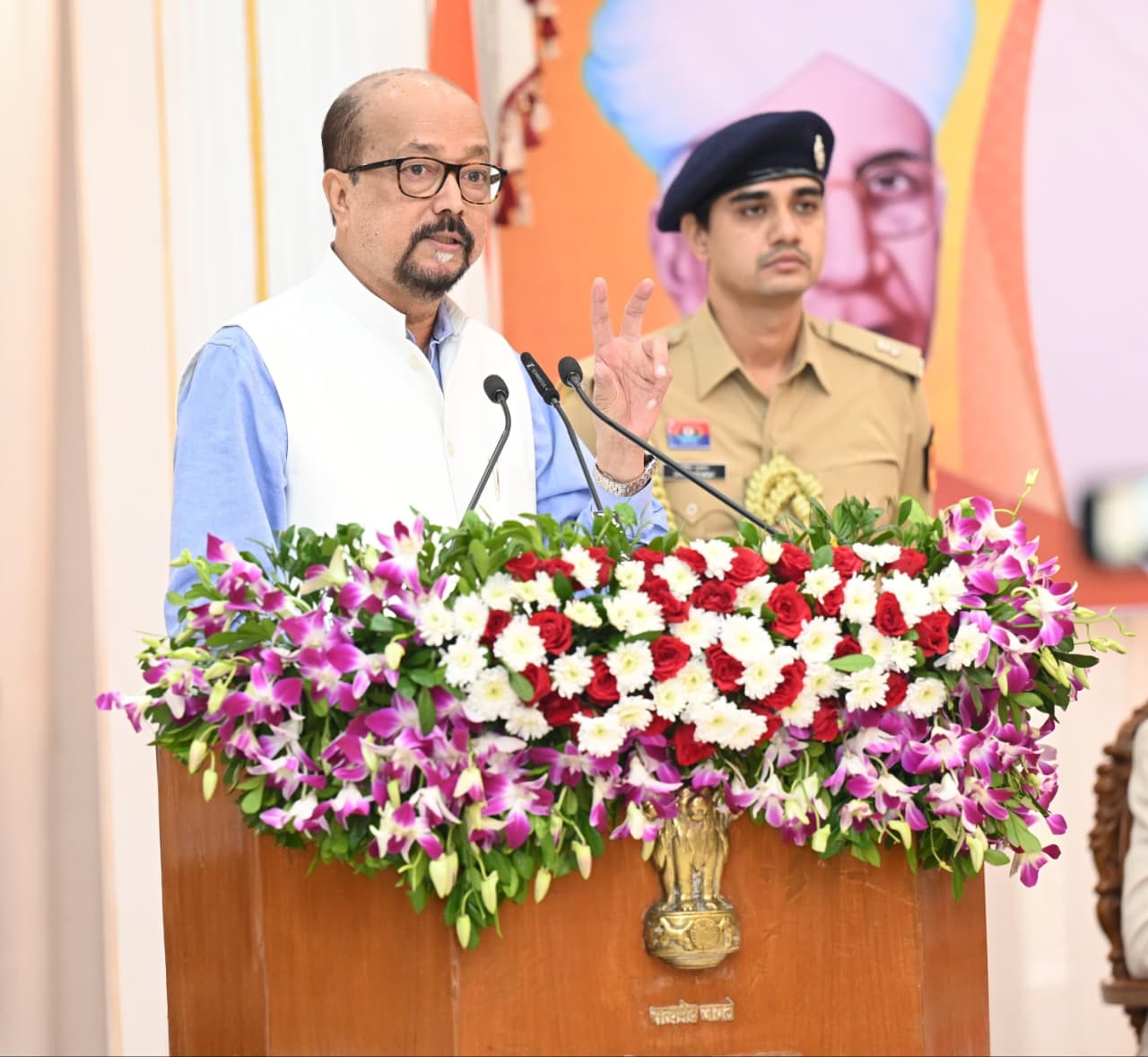 तकनीक के साथ संस्कार और संवेदना जरूरी, शिक्षकों को राज्यपाल ने दिया संदेश