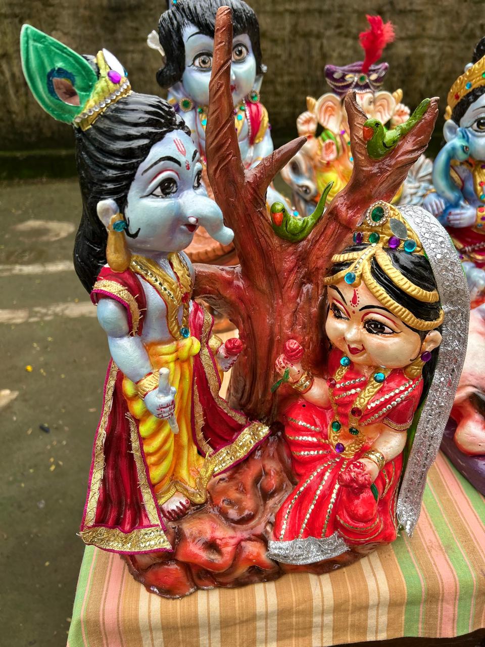 आस्था के साथ हरियाली का संकल्प, रायपुर जेल में तैयार हुईं बीज वाली गणेश प्रतिमाएं