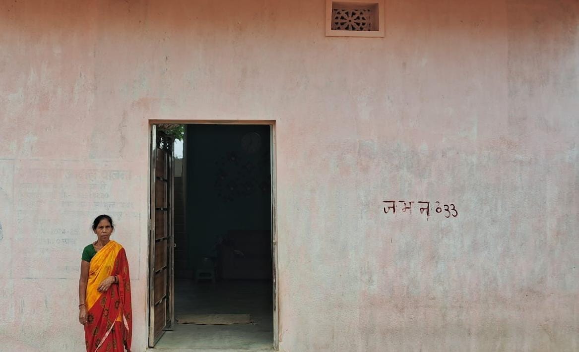 जशपुर में प्रधानमंत्री आवास योजना से परिवार को मिली सुरक्षित और सुविधाजनक छत