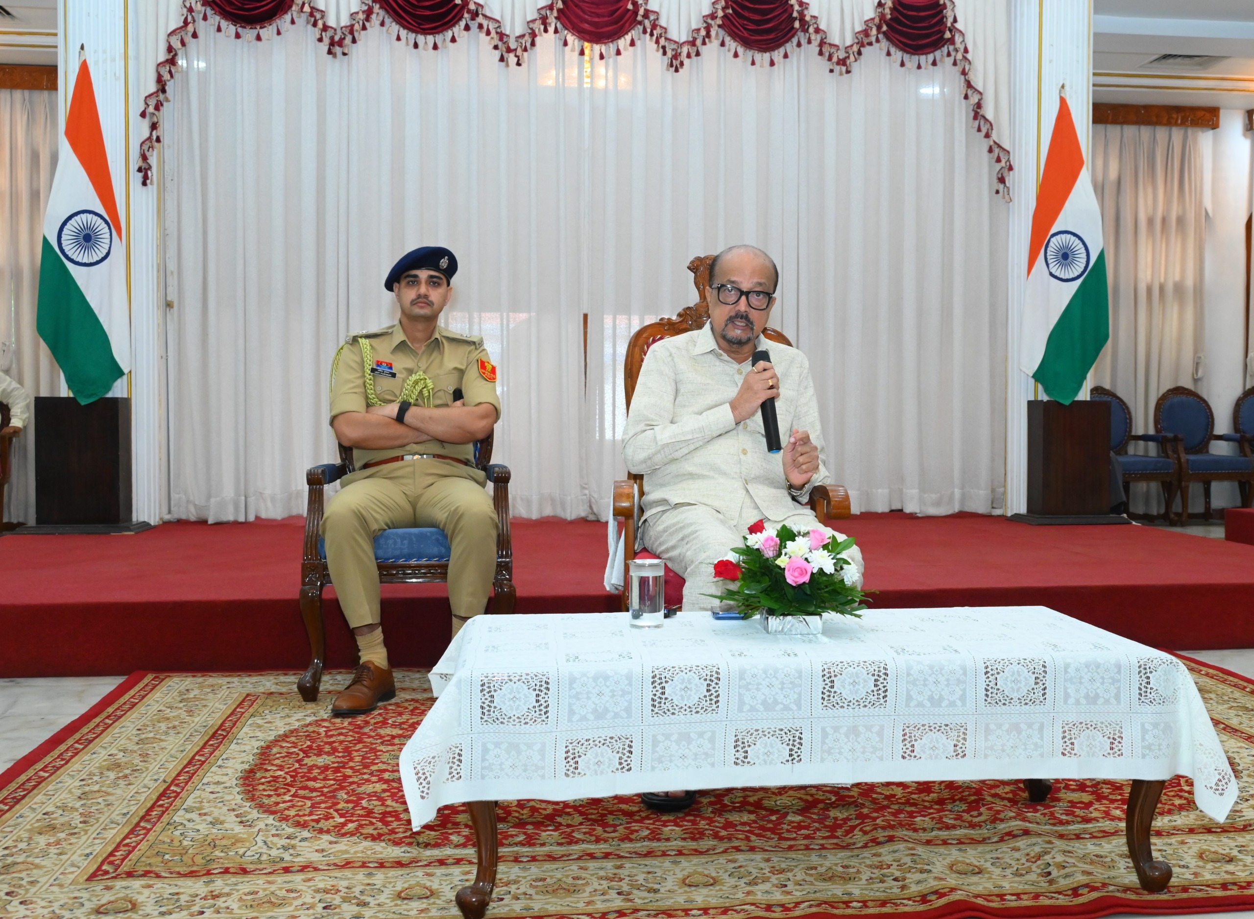 विद्यार्थी अपने लक्ष्य निर्धारित करें और निरंतर मेहनत से उन्हें हासिल करें: डेका