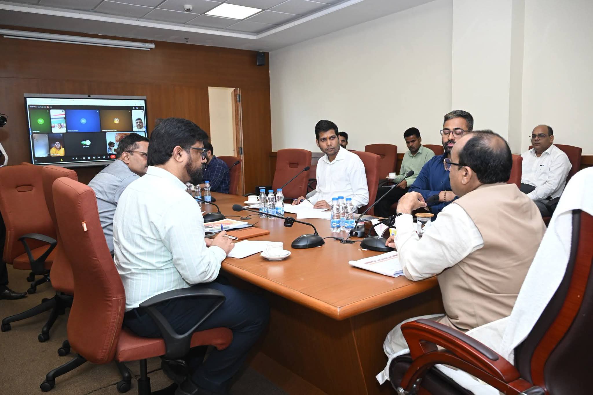 अरुण साव ने नगरीय निकायों के अधिकारियों के साथ की ‘सेवा संकल्प अभियान’ की समीक्षा