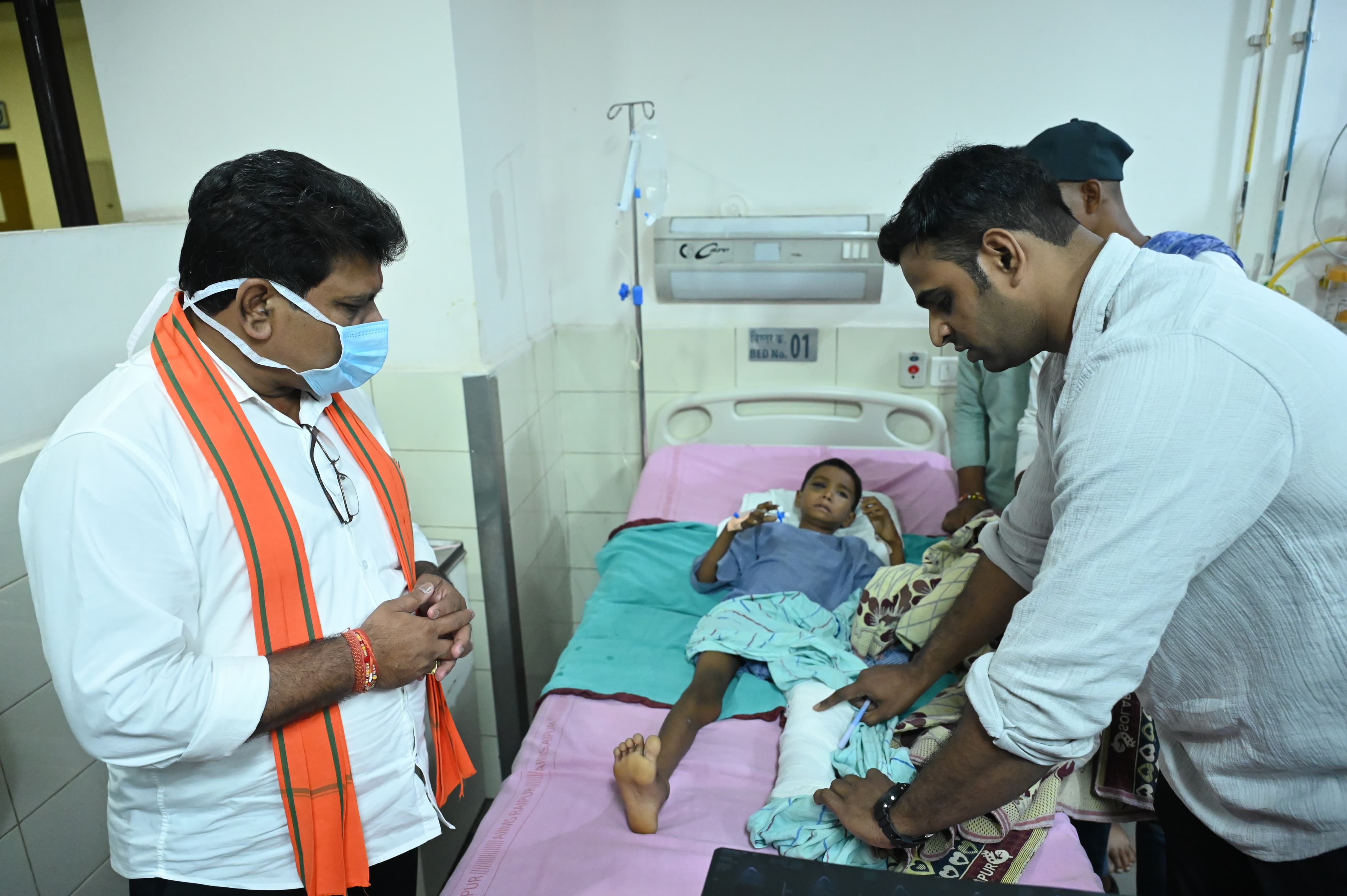 घायलों का हाल जानने एम्स पहुंचे डिप्टी CM विजय शर्मा, डॉक्टरों से ली उपचार की जानकारी