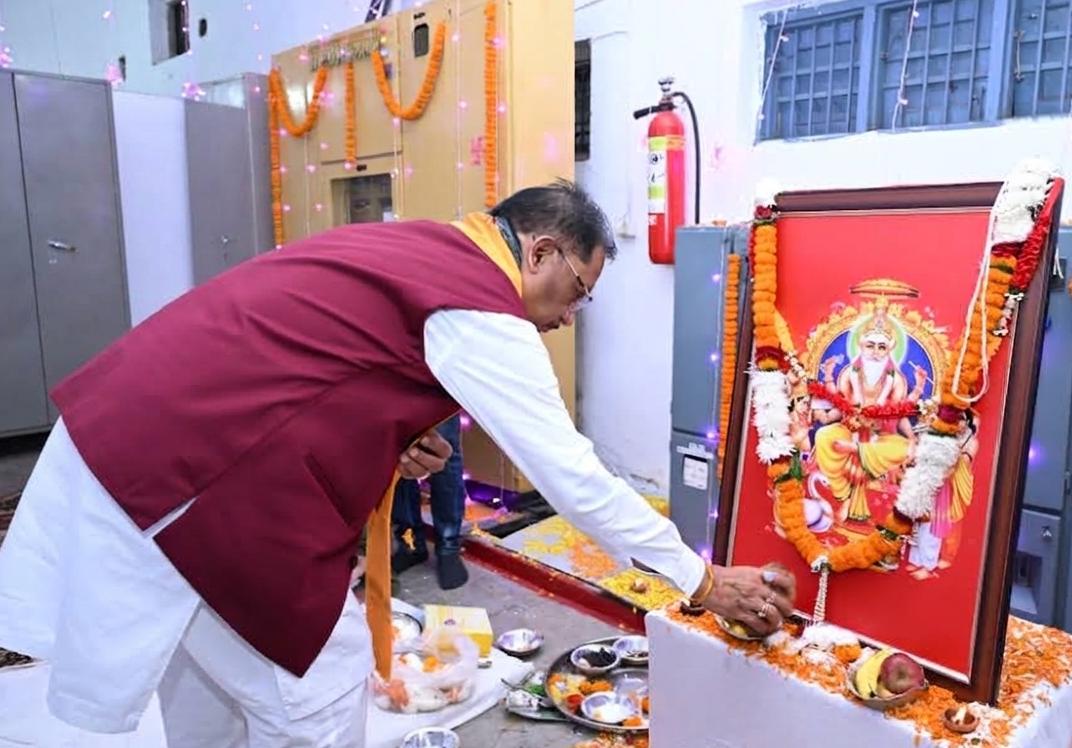 श्रमवीरों के परिश्रम से आकार लेता है विकास, विश्वकर्मा जयंती पर CM साय ने किया सम्मान का आह्वान