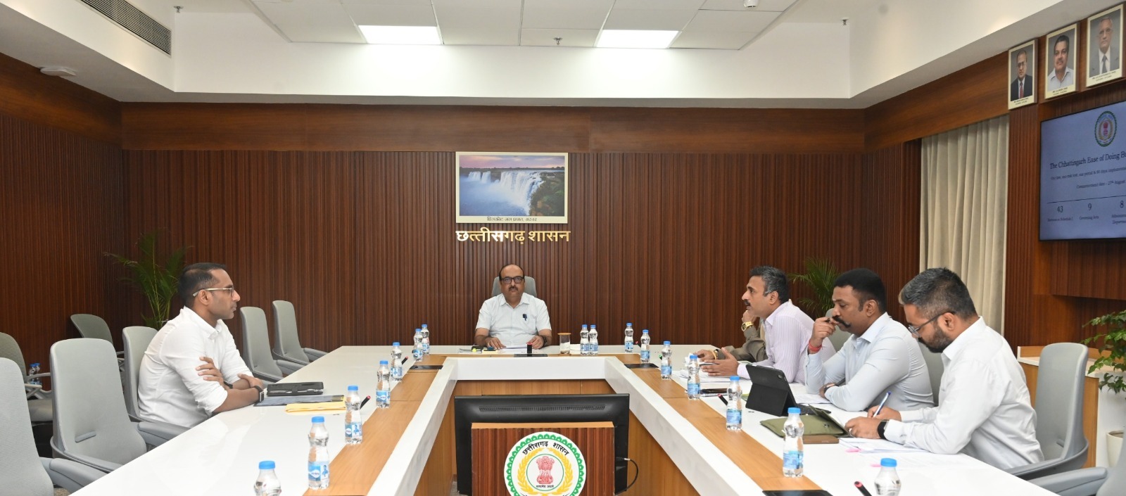 डीम्ड अप्रूवल और पेनाल्टी प्रावधानों की मुख्य सचिव ने की समीक्षा