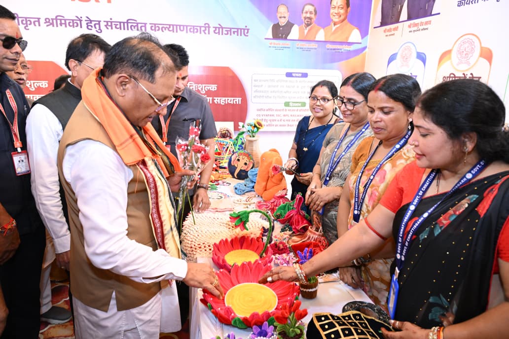 विश्वकर्मा जयंती पर हजारों श्रमिकों के साथ मुख्यमंत्री ने जलाया ‘आशीर्वाद का दीया’