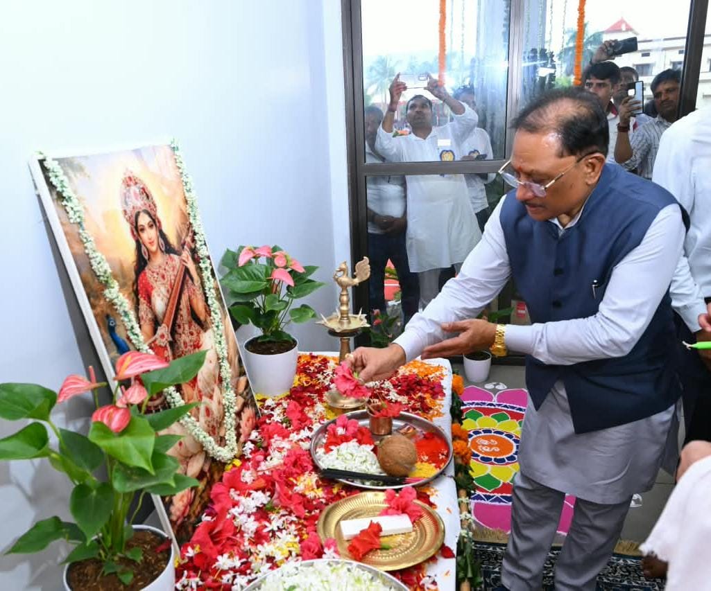 जरूरतमंदों की सेवा से लेकर शिक्षा तक, बनोरा आश्रम निभा रहा सामाजिक जिम्मेदारी