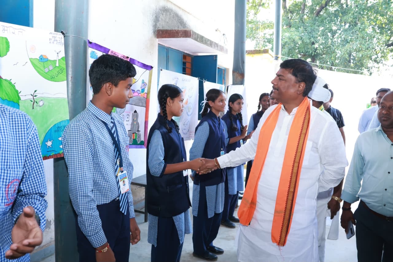 विद्यार्थियों ने भाषण के जरिए बताया विकसित भारत का अपना सपना