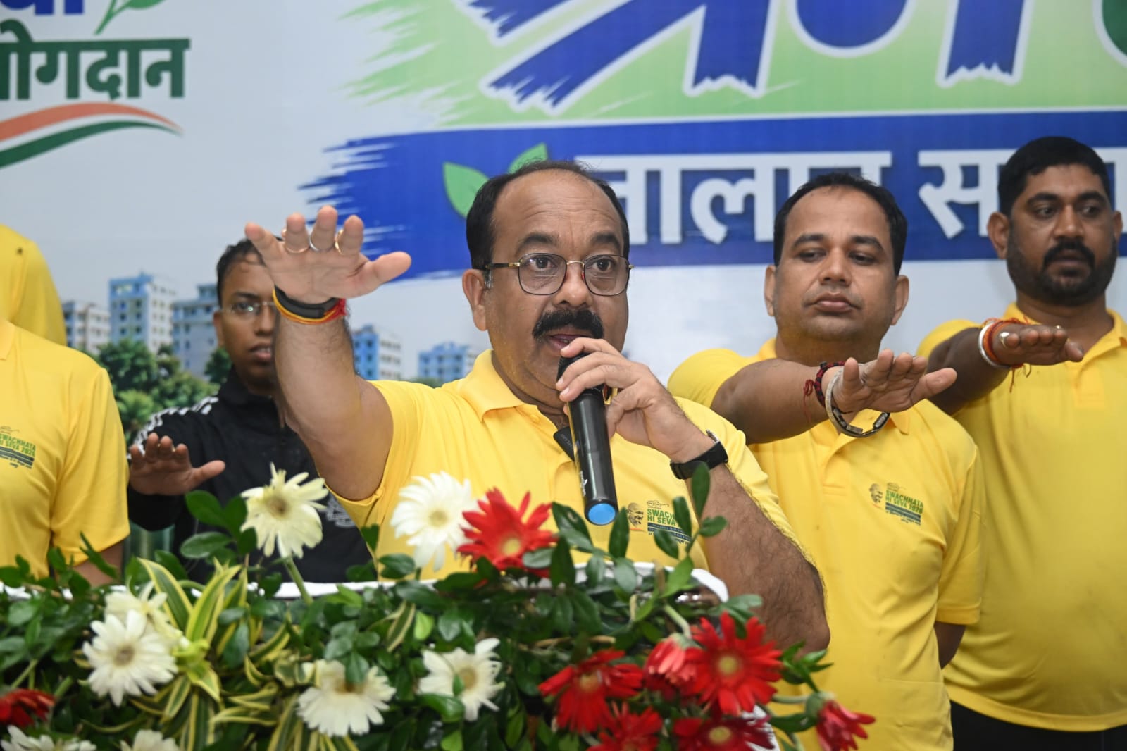 पांच सफाई मित्रों को सम्मानित कर बढ़ाया उनका उत्साह