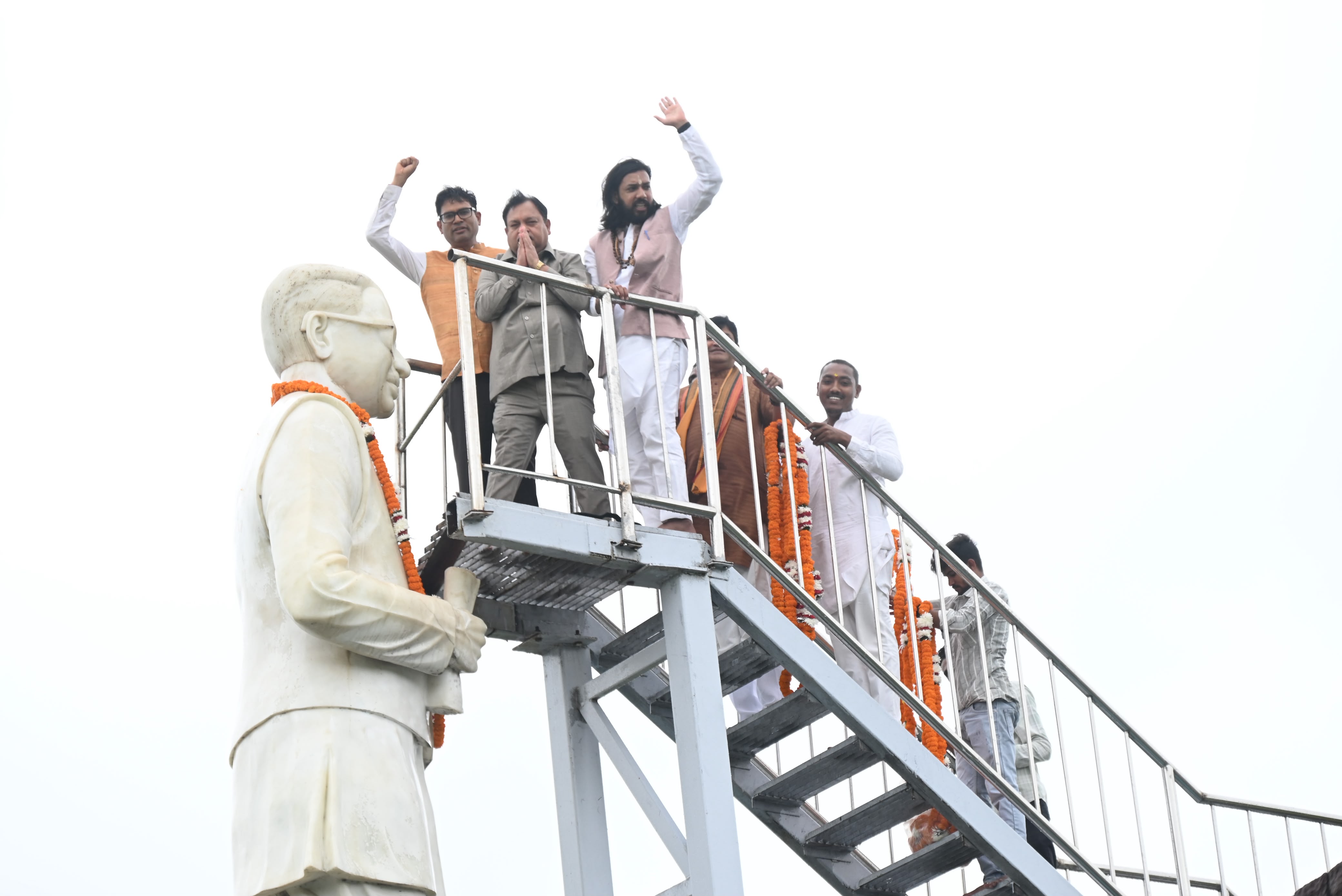 नवा रायपुर में वित्त मंत्री ओ.पी. चौधरी ने पंडित दीनदयाल उपाध्याय को किया नमन